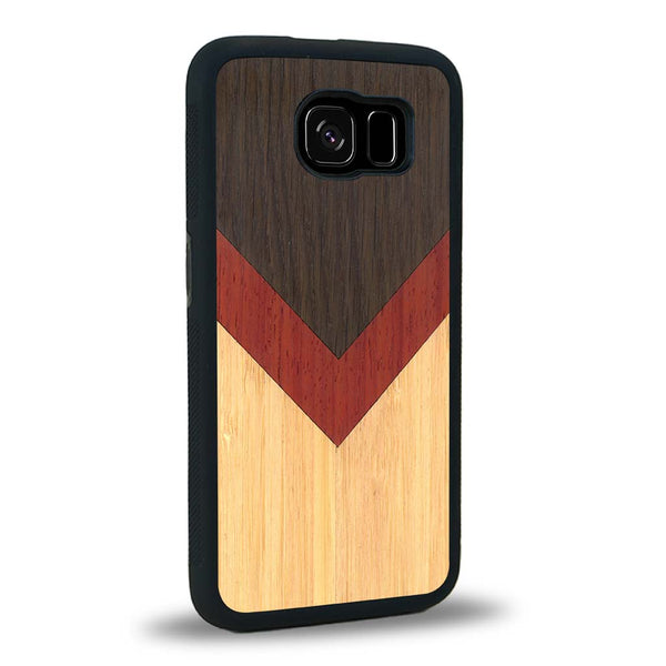 Coque de protection en bois véritable fabriquée en France pour Samsung S6 alliant du chêne fumé, du padouk et du bambou en forme de chevron sur le thème de l'art abstrait