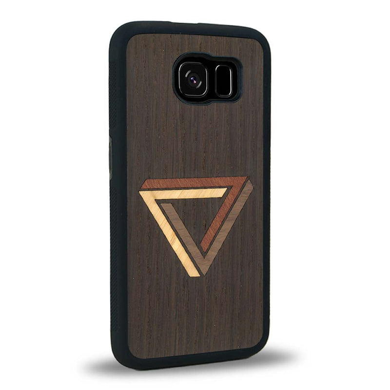 Coque de protection en bois véritable fabriquée en France pour Samsung S6 sur le thème de l'art géométrique qui allie du chêne fumé, du noyer, du bambou et du padouk représentant le triangle de penrose