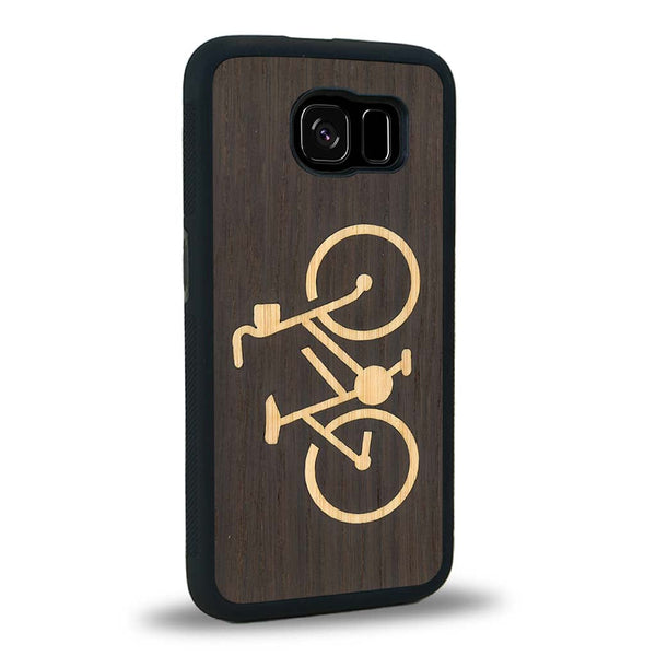 Coque de protection en bois véritable fabriquée en France pour Samsung S6 sur le theme du vélo et de l'outdoor qui allie du bambou et du chêne fumé représentant un vélo