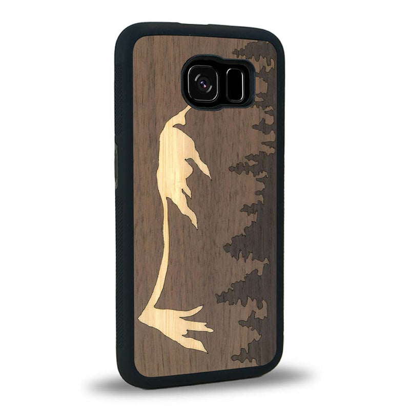 Coque de protection en bois véritable fabriquée en France pour Samsung S6E sur le thème de la nature et de la montagne qui allie du chêne fumé, du noyer et du bambou représentant le mont mézenc