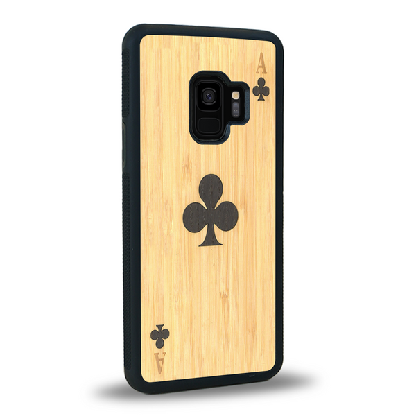 Coque de protection en bois véritable fabriquée en France pour Samsung S9+ alliant du chêne fumé et du bambou représentant un as de trèfle