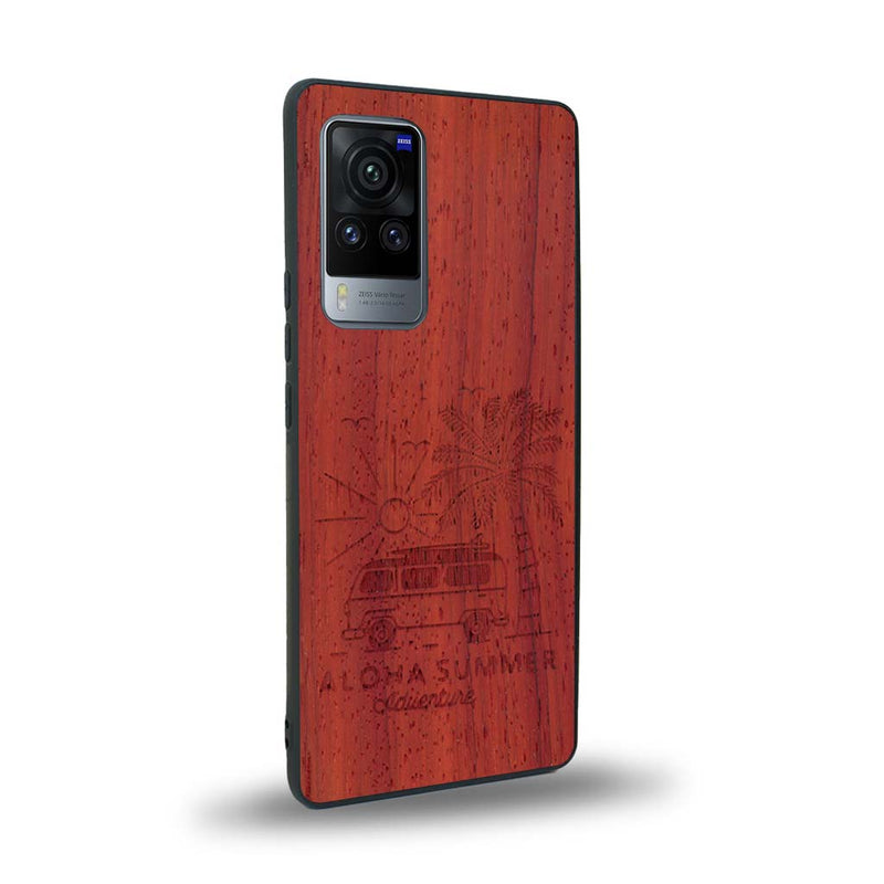 Coque de protection en bois véritable fabriquée en France pour Vivo X60 sur le thème de la plage, de l'été et vanlife.