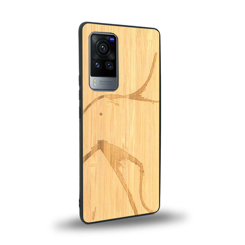 Coque de protection en bois véritable fabriquée en France pour Vivo X60 représentant une silhouette féminine dessinée à la main par l'artiste Maud Dabs