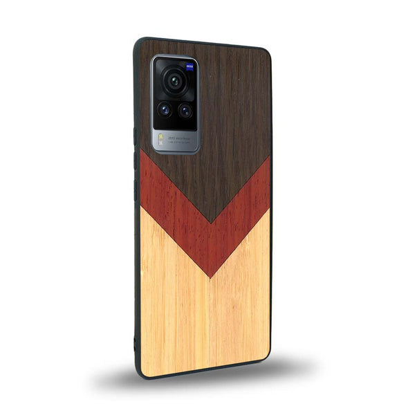 Coque de protection en bois véritable fabriquée en France pour Vivo X60 alliant du chêne fumé, du padouk et du bambou en forme de chevron sur le thème de l'art abstrait