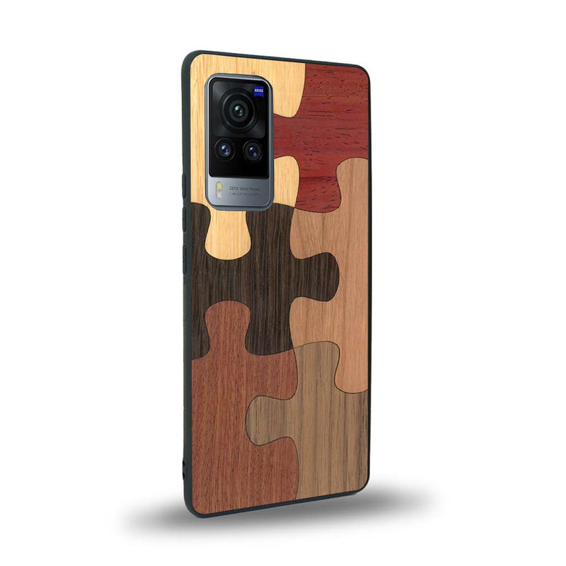 Coque de protection en bois véritable fabriquée en France pour Vivo X60 représentant un puzzle en six pièces qui allie du chêne fumé, du noyer, du bambou, du padouk, du merisier et de l'acajou