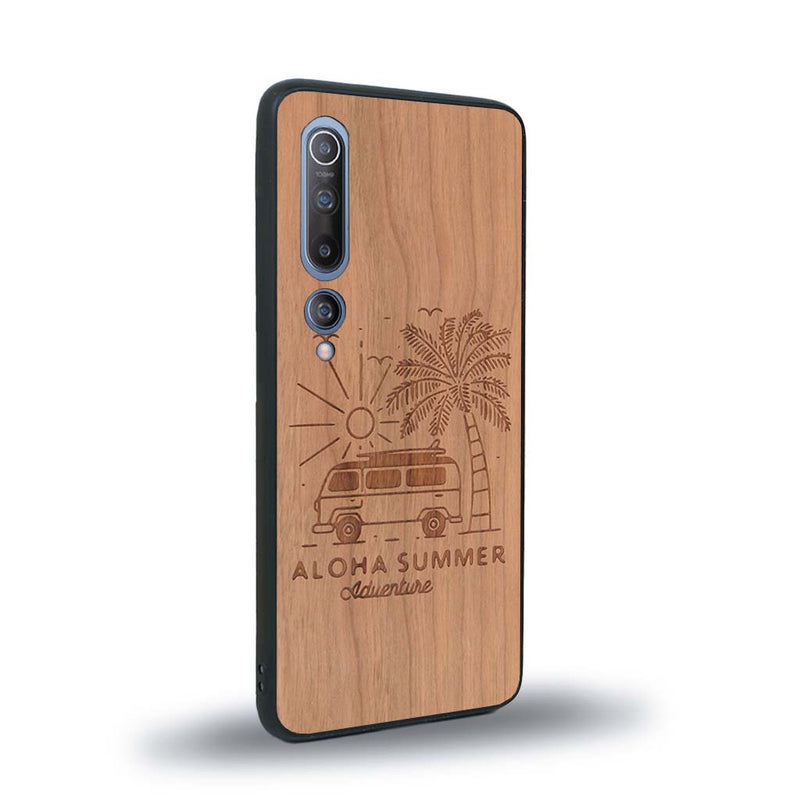 Coque de protection en bois véritable fabriquée en France pour Xiaomi Mi 10 sur le thème de la plage, de l'été et vanlife.