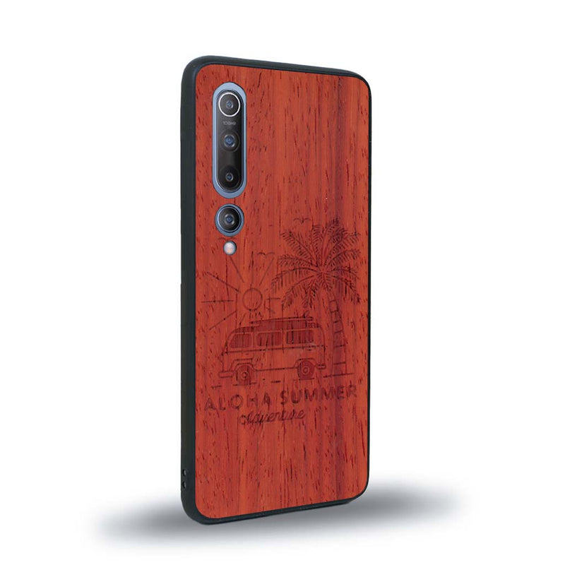 Coque de protection en bois véritable fabriquée en France pour Xiaomi Mi 10 sur le thème de la plage, de l'été et vanlife.