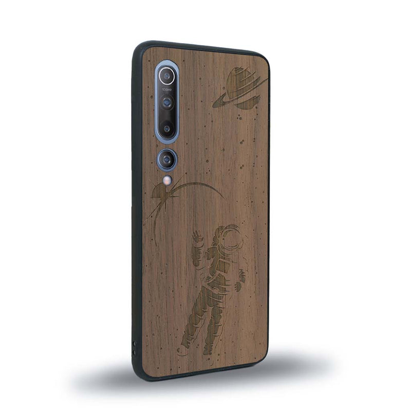 Coque de protection en bois véritable fabriquée en France pour Xiaomi Mi 10 sur le thème des astronautes