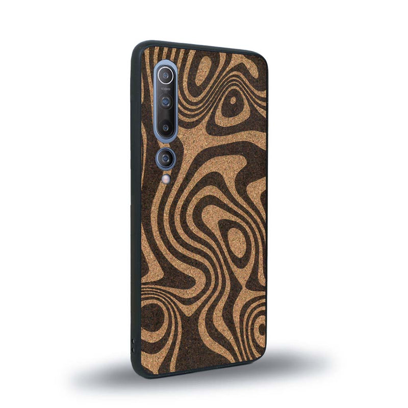 Coque de protection en bois véritable fabriquée en France pour Xiaomi Mi 10 avec un motif abstrait représentant les mouvements de l'eau