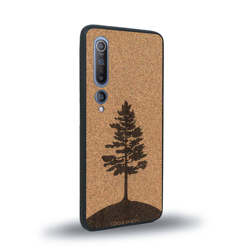 Coque de protection en bois véritable fabriquée en France pour Xiaomi Mi 10 sur le thème de la nature, de la fôret et de l'écoresponsabilité avec une gravure représentant un arbre 
