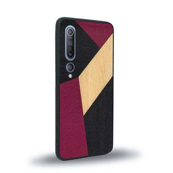 Coque de protection en bois véritable fabriquée en France pour Xiaomi Mi 10 alliant du bambou, du tulipier rose et noir en forme de mosaïque minimaliste sur le thème de l'art abstrait