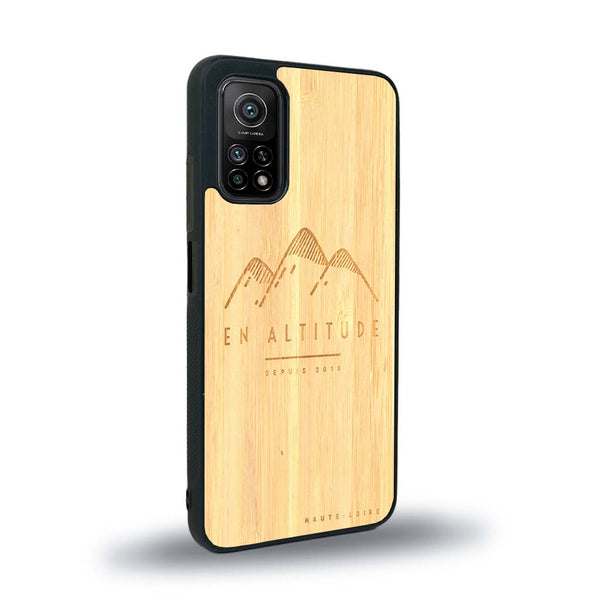 Coque de protection en bois véritable fabriquée en France pour Xiaomi Mi 10 Lite représentant des montagnes, sur le thème de la randonnée en pleine nature et du trail