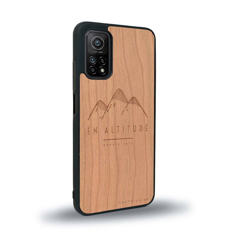 Coque de protection en bois véritable fabriquée en France pour Xiaomi Mi 10 Lite représentant des montagnes, sur le thème de la randonnée en pleine nature et du trail