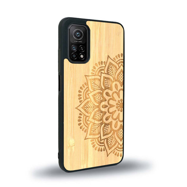 Coque de protection en bois véritable fabriquée en France pour Xiaomi Mi 10 Lite sur le thème de la bohème et du tatouage au henné avec une gravure représentant un mandala