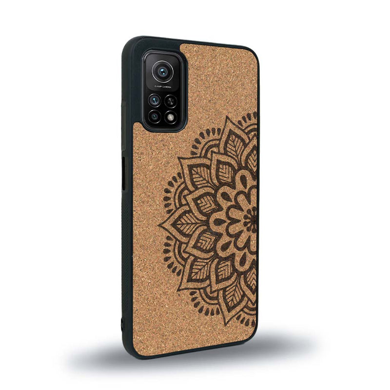 Coque de protection en bois véritable fabriquée en France pour Xiaomi Mi 10 Lite sur le thème de la bohème et du tatouage au henné avec une gravure représentant un mandala