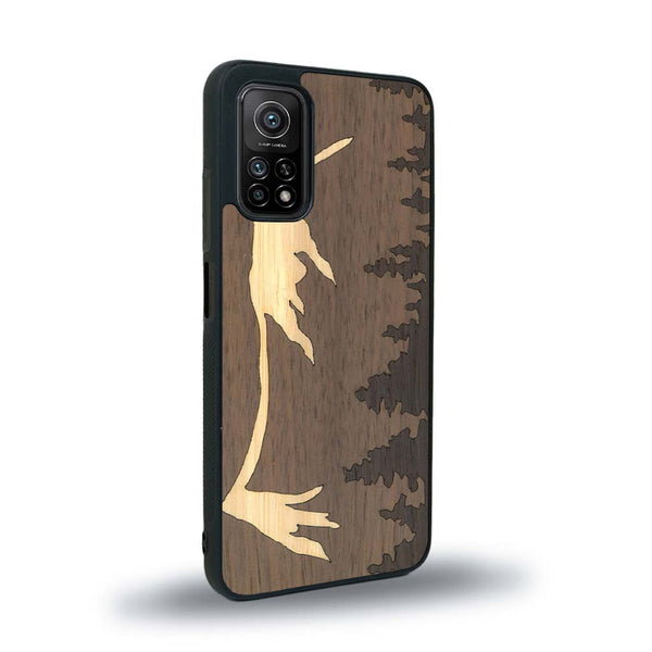 Coque de protection en bois véritable fabriquée en France pour Xiaomi Mi 10 Lite sur le thème de la nature et de la montagne qui allie du chêne fumé, du noyer et du bambou représentant le mont mézenc