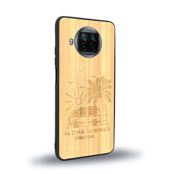 Coque de protection en bois véritable fabriquée en France pour Xiaomi Mi 10T Lite sur le thème de la plage, de l'été et vanlife.