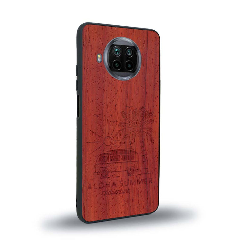 Coque de protection en bois véritable fabriquée en France pour Xiaomi Mi 10T Lite sur le thème de la plage, de l'été et vanlife.