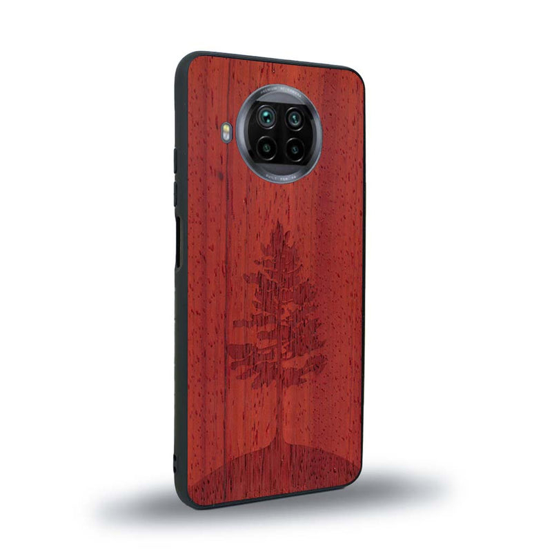 Coque de protection en bois véritable fabriquée en France pour Xiaomi Mi 10T Lite sur le thème de la nature, de la fôret et de l'écoresponsabilité avec une gravure représentant un arbre 