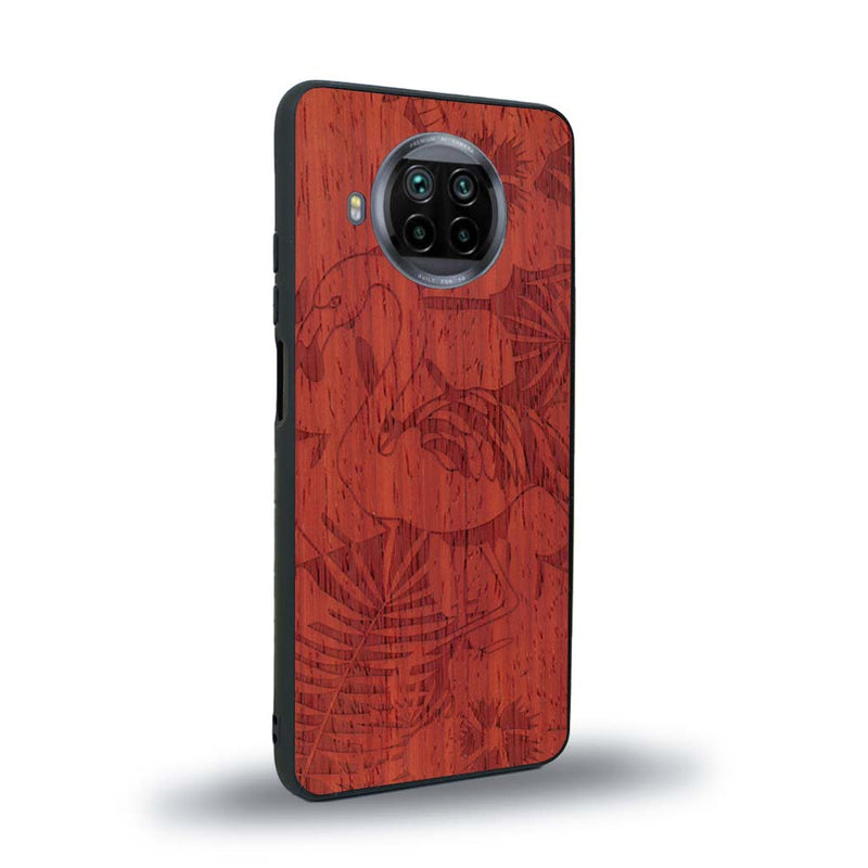 Coque de protection en bois véritable fabriquée en France pour Xiaomi Mi 10T Lite sur le thème de la nature et des animaux représentant un flamant rose entre des fougères