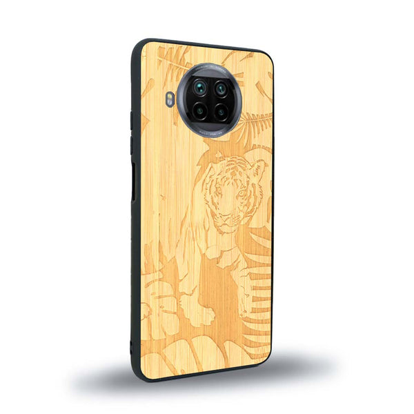 Coque de protection en bois véritable fabriquée en France pour Xiaomi Mi 10T Lite sur le thème de la nature et des animaux représentant un tigre dans la jungle entre des fougères