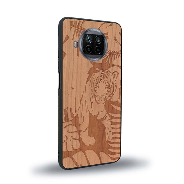 Coque de protection en bois véritable fabriquée en France pour Xiaomi Mi 10T Lite sur le thème de la nature et des animaux représentant un tigre dans la jungle entre des fougères