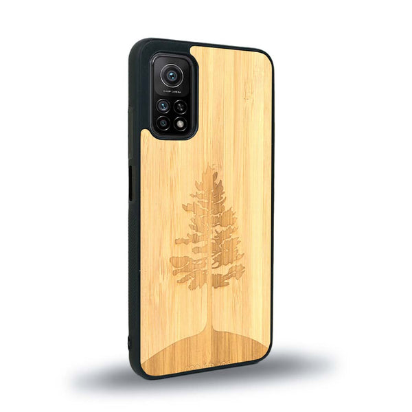 Coque de protection en bois véritable fabriquée en France pour Xiaomi Mi 10T Pro sur le thème de la nature, de la fôret et de l'écoresponsabilité avec une gravure représentant un arbre 