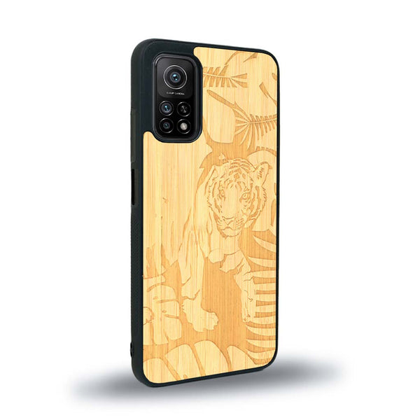 Coque de protection en bois véritable fabriquée en France pour Xiaomi Mi 10T Pro sur le thème de la nature et des animaux représentant un tigre dans la jungle entre des fougères