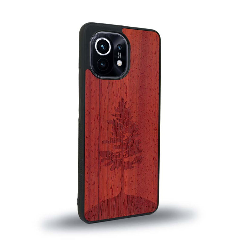 Coque de protection en bois véritable fabriquée en France pour Xiaomi Mi 11 sur le thème de la nature, de la fôret et de l'écoresponsabilité avec une gravure représentant un arbre 