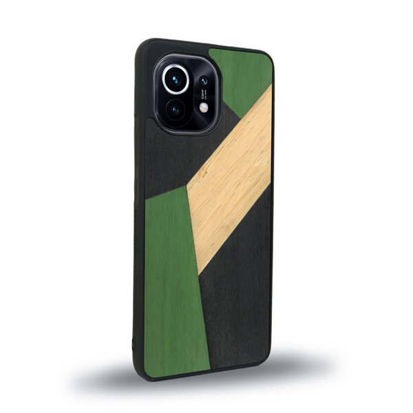 Coque de protection en bois véritable fabriquée en France pour Xiaomi Mi 11 alliant du bambou, du tulipier vert et noir en forme de mosaïque minimaliste sur le thème de l'art abstrait