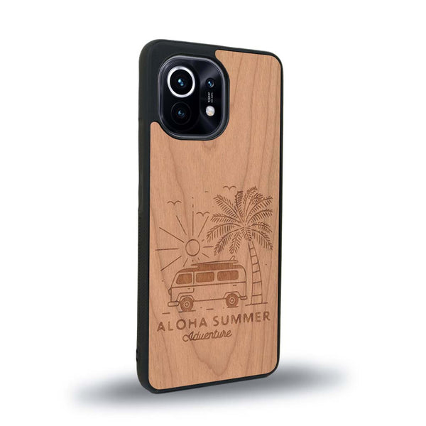 Coque de protection en bois véritable fabriquée en France pour Xiaomi Mi 11 Lite sur le thème de la plage, de l'été et vanlife.