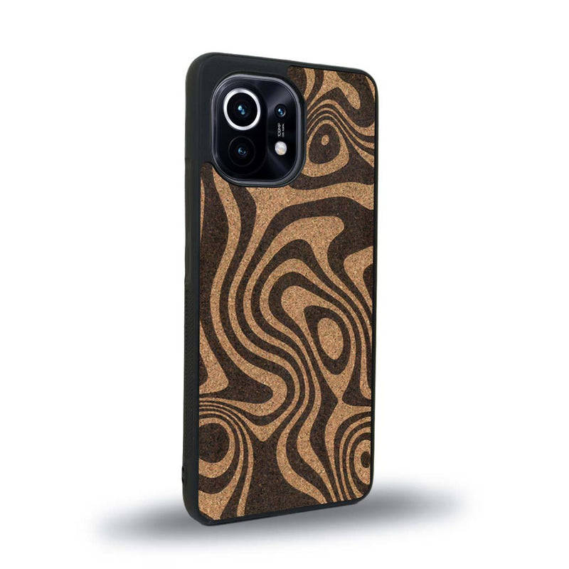 Coque de protection en bois véritable fabriquée en France pour Xiaomi Mi 11 Lite avec un motif abstrait représentant les mouvements de l'eau