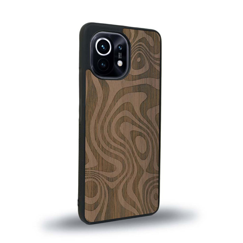 Coque de protection en bois véritable fabriquée en France pour Xiaomi Mi 11 Lite avec un motif abstrait représentant les mouvements de l'eau