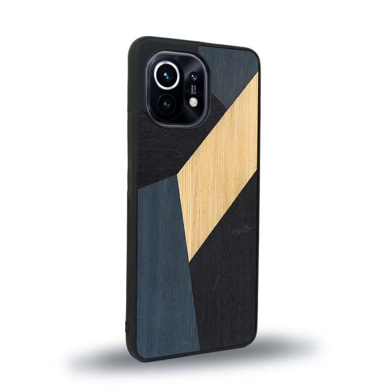 Coque de protection en bois véritable fabriquée en France pour Xiaomi Mi 11 Lite alliant du bambou, du tulipier bleu et noir en forme de mosaïque minimaliste sur le thème de l'art abstrait