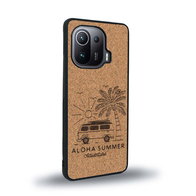 Coque de protection en bois véritable fabriquée en France pour Xiaomi Mi 11 Pro sur le thème de la plage, de l'été et vanlife.
