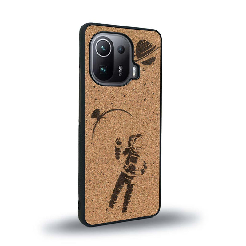 Coque de protection en bois véritable fabriquée en France pour Xiaomi Mi 11 Pro sur le thème des astronautes