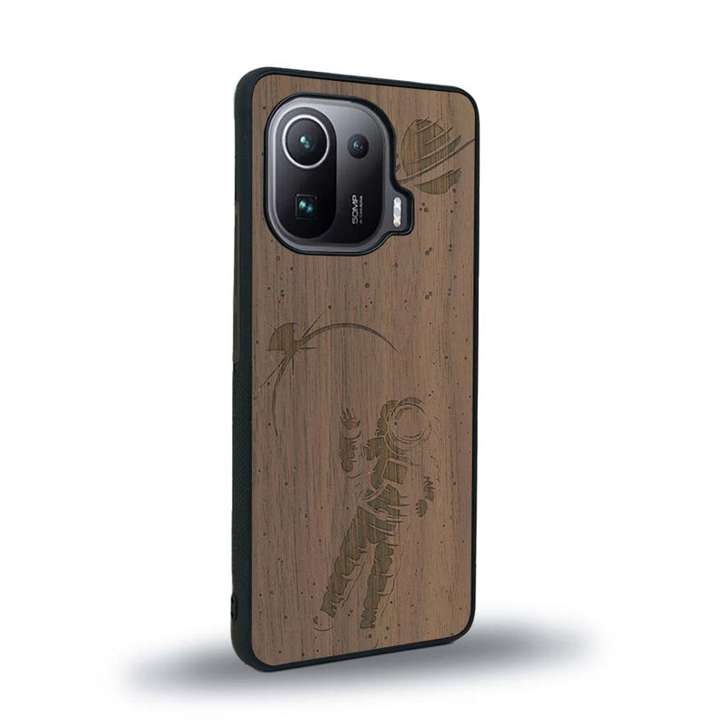 Coque de protection en bois véritable fabriquée en France pour Xiaomi Mi 11 Pro sur le thème des astronautes