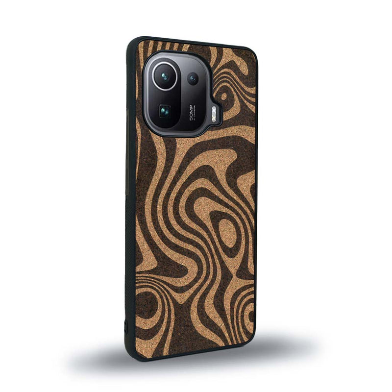 Coque de protection en bois véritable fabriquée en France pour Xiaomi Mi 11 Pro avec un motif abstrait représentant les mouvements de l'eau