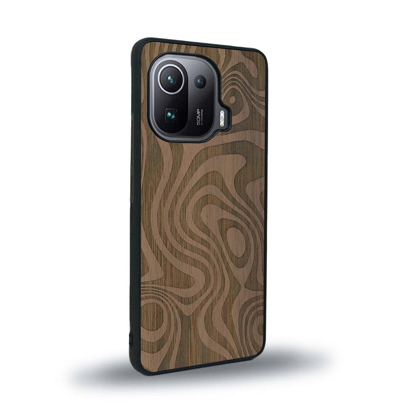 Coque de protection en bois véritable fabriquée en France pour Xiaomi Mi 11 Pro avec un motif abstrait représentant les mouvements de l'eau