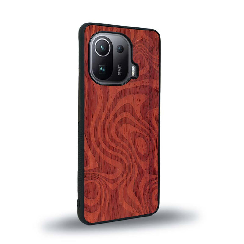 Coque de protection en bois véritable fabriquée en France pour Xiaomi Mi 11 Pro avec un motif abstrait représentant les mouvements de l'eau