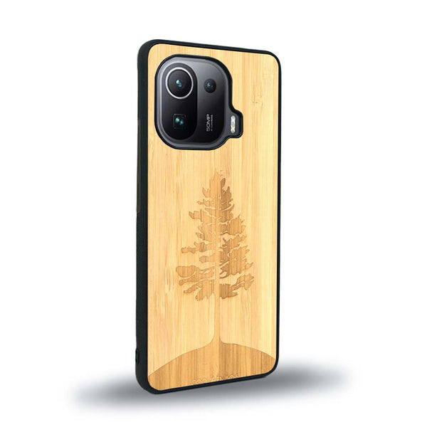 Coque de protection en bois véritable fabriquée en France pour Xiaomi Mi 11 Pro sur le thème de la nature, de la fôret et de l'écoresponsabilité avec une gravure représentant un arbre 