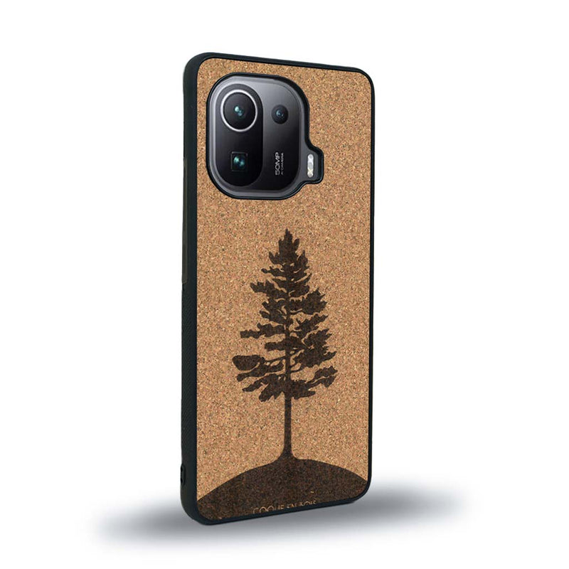 Coque de protection en bois véritable fabriquée en France pour Xiaomi Mi 11 Pro sur le thème de la nature, de la fôret et de l'écoresponsabilité avec une gravure représentant un arbre 