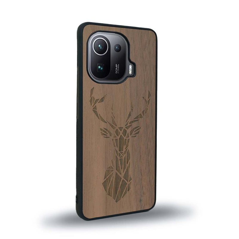 Coque de protection en bois véritable fabriquée en France pour Xiaomi Mi 11 Ultra sur le thème de la nature et des animaux représentant une tête de cerf gométrique avec un design moderne et minimaliste