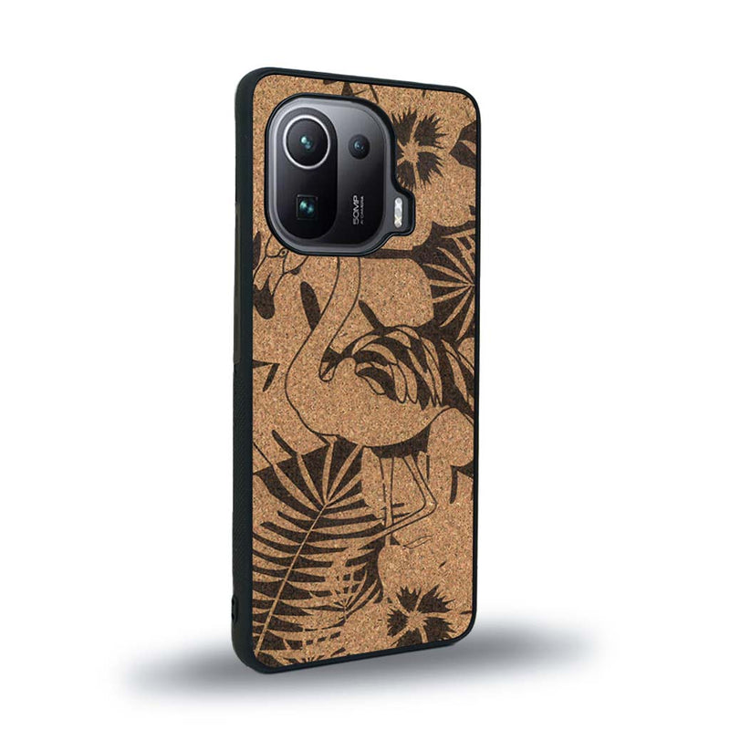 Coque de protection en bois véritable fabriquée en France pour Xiaomi Mi 11 Ultra sur le thème de la nature et des animaux représentant un flamant rose entre des fougères