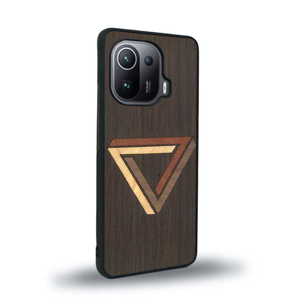 Coque de protection en bois véritable fabriquée en France pour Xiaomi Mi 11 Ultra sur le thème de l'art géométrique qui allie du chêne fumé, du noyer, du bambou et du padouk représentant le triangle de penrose