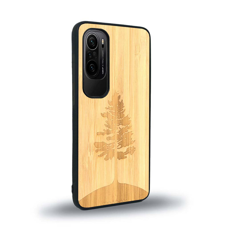 Coque de protection en bois véritable fabriquée en France pour Xiaomi Mi 11i sur le thème de la nature, de la fôret et de l'écoresponsabilité avec une gravure représentant un arbre 