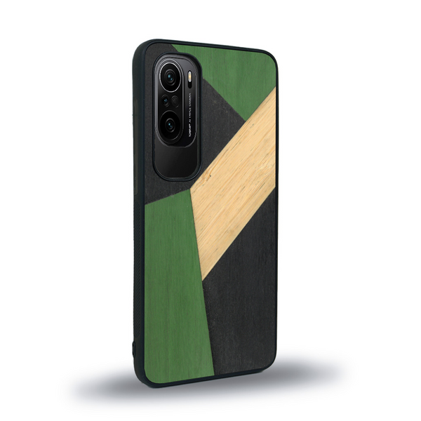 Coque de protection en bois véritable fabriquée en France pour Xiaomi Mi 11i alliant du bambou, du tulipier vert et noir en forme de mosaïque minimaliste sur le thème de l'art abstrait