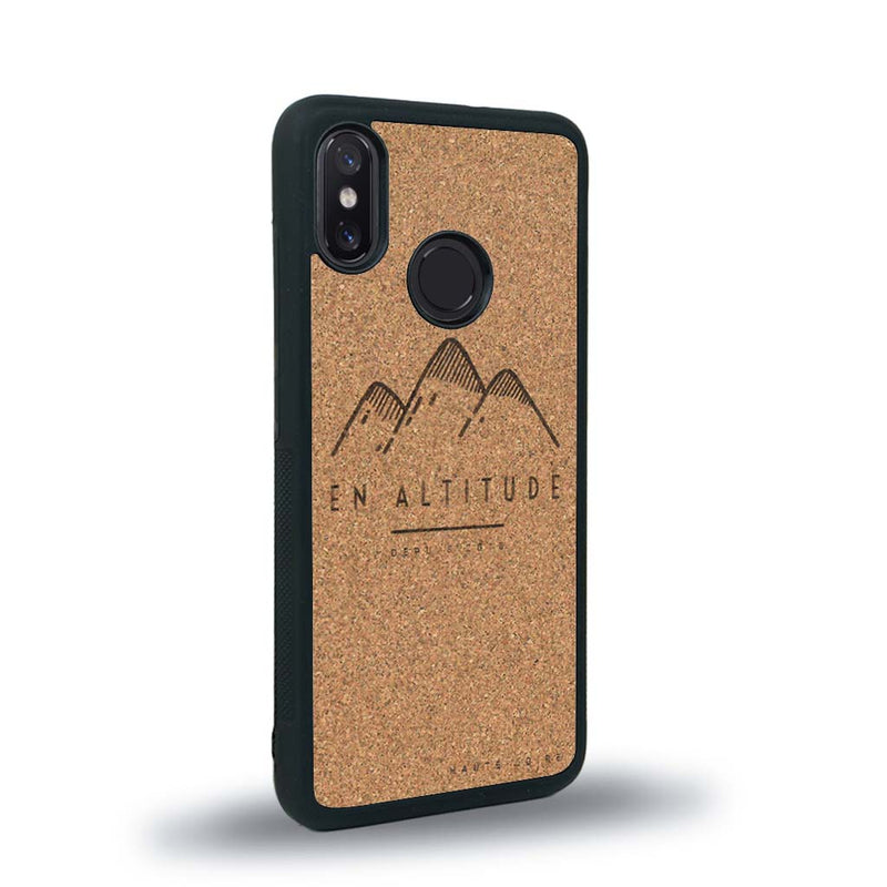 Coque de protection en bois véritable fabriquée en France pour Xiaomi Mi 8 représentant des montagnes, sur le thème de la randonnée en pleine nature et du trail