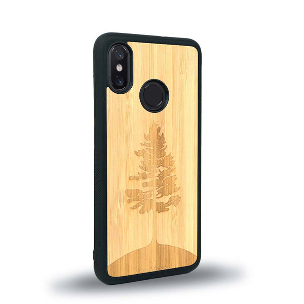 Coque de protection en bois véritable fabriquée en France pour Xiaomi Mi 8 sur le thème de la nature, de la fôret et de l'écoresponsabilité avec une gravure représentant un arbre 