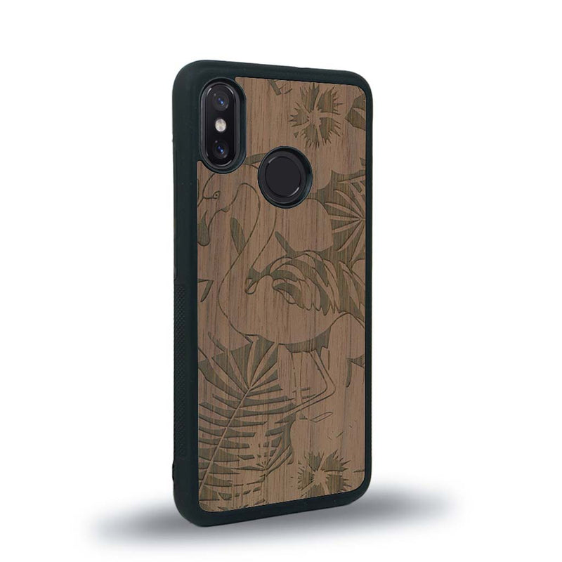 Coque de protection en bois véritable fabriquée en France pour Xiaomi Mi 8 sur le thème de la nature et des animaux représentant un flamant rose entre des fougères